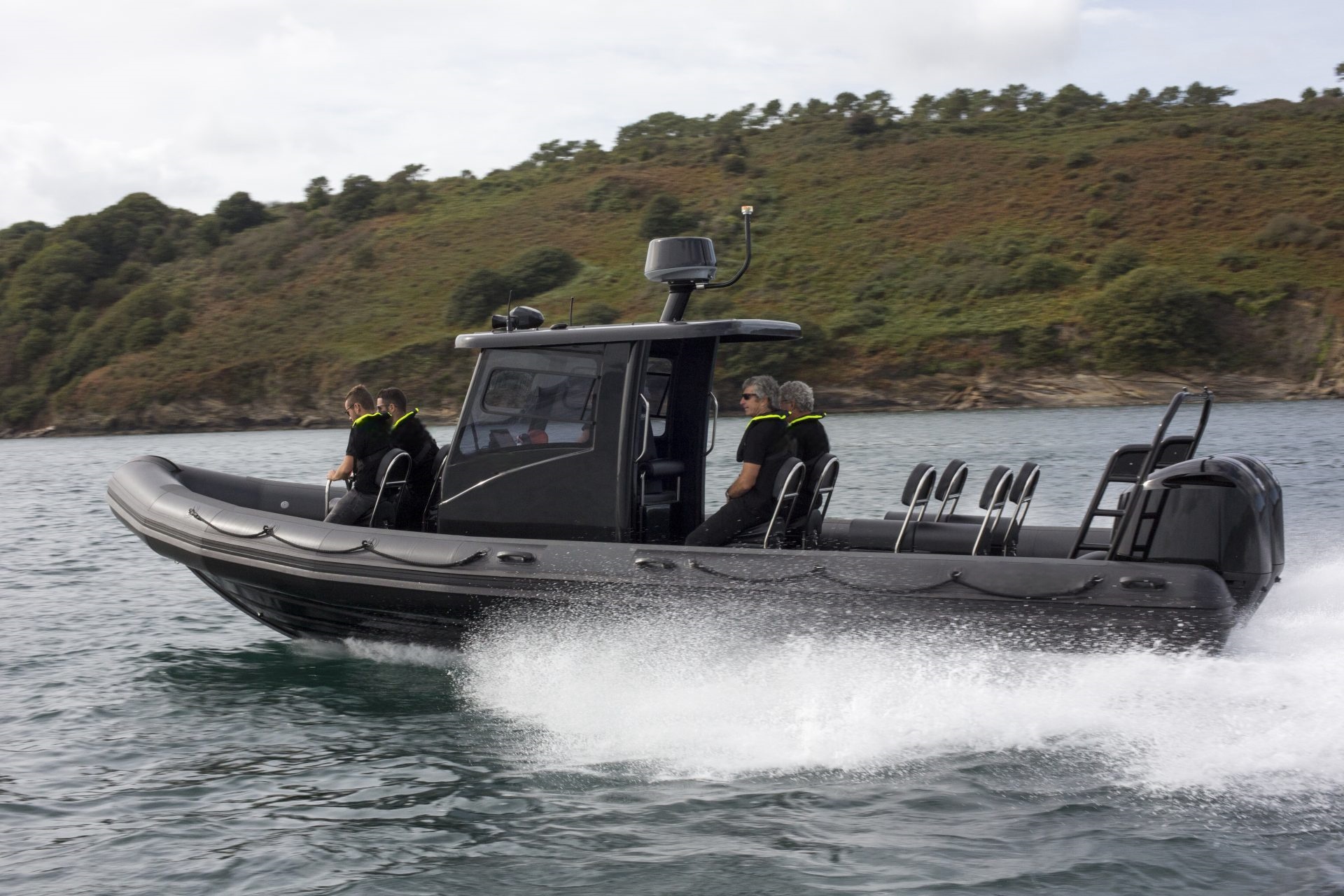 860 cabin rib boat